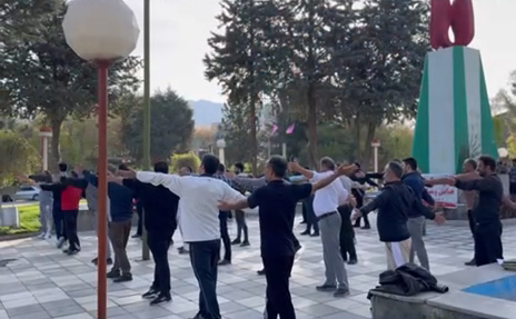 برگزاری ورزش صبحگاهی کارمندان ادارات شهرستان تویسرکان به مناسب هفته سلامت توسط هیئت ورزش های همگانی شهرستان تویسرکان