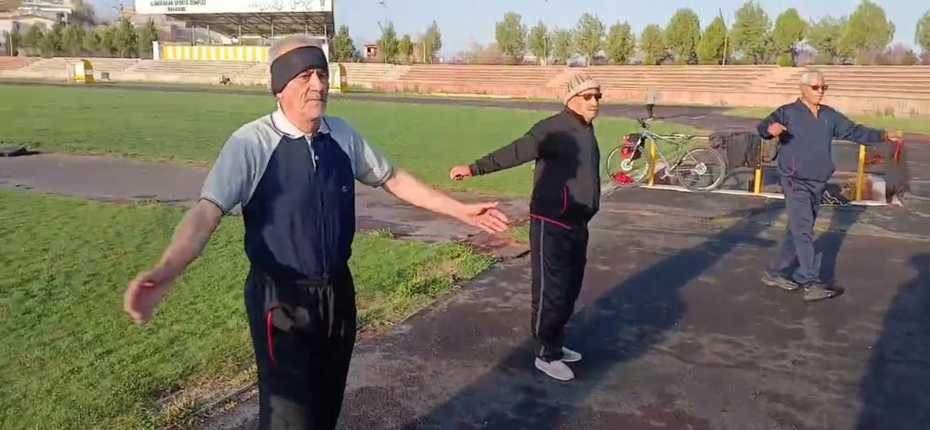 برگزاری ورزش صبحگاهی هیات ورزشهای همگانی شهرستان نهاوند در استادیوم علیمرادیان