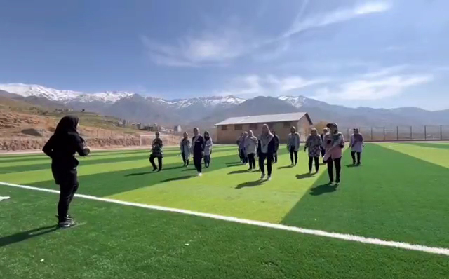برگزاری ورزش صبحگاهی توسط هیئت ورزشهای همگانی شهرستان تویسرکان در ایستگاه چمن مصنوعی شهر سرکان
