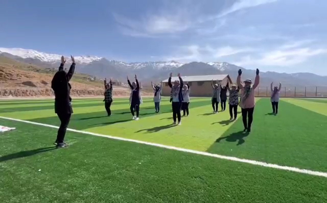 برگزاری ورزش صبحگاهی توسط هیئت ورزشهای همگانی شهرستان تویسرکان در ایستگاه چمن مصنوعی شهر سرکان