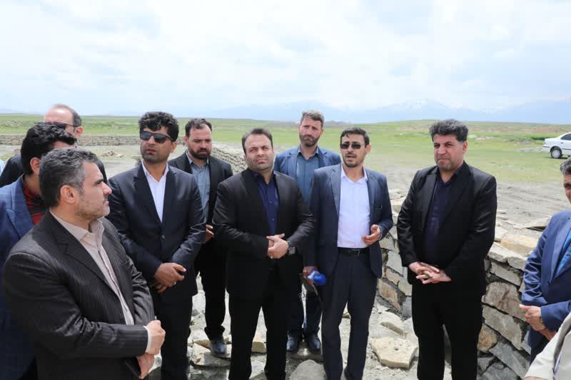 بازدید مدیرکل ورزش و جوانان استان از روند احداث زمین چمن شهر جورقان