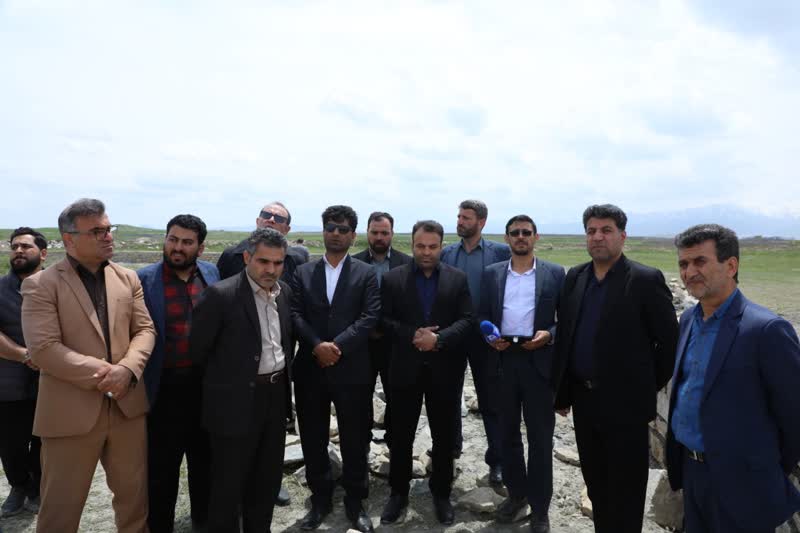 بازدید مدیرکل ورزش و جوانان استان از روند احداث زمین چمن شهر جورقان
