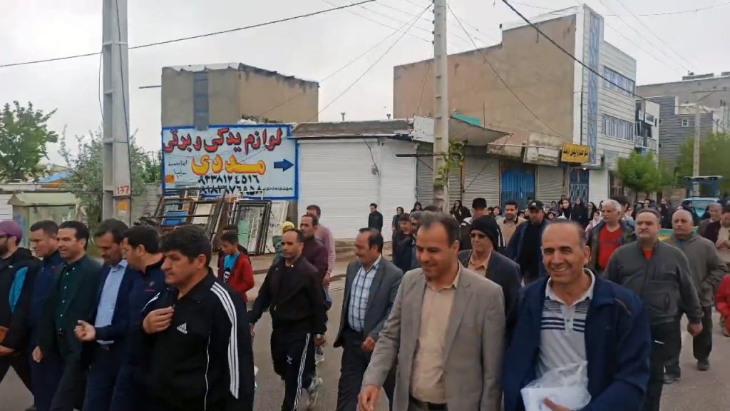 برگزاری همایش پیاده روی خانوادگی در شهرستان رزن توسط هیئت ورزشهای همگانی رزن