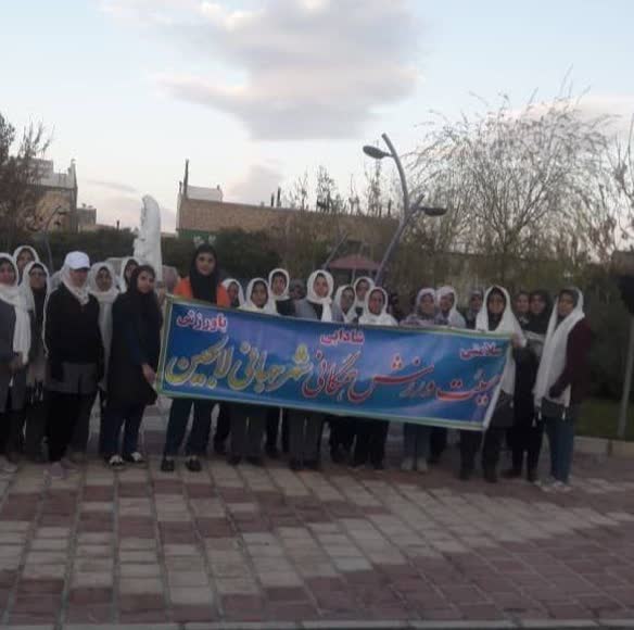 برگزاری ورزش همگانی گرامیداشت هفته سلامت در شهر جهانی لالجین توسط هیئت وزرشهای همگانی ملایر با شعار سلامتی، شادابی با ورزش