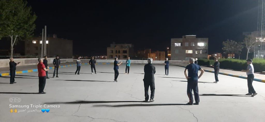 برگزاری ورزش همگانی در ایستگاه پارک لاله شهرستان نهاوند با مربی‌گری آقای خدایار گودرزی
