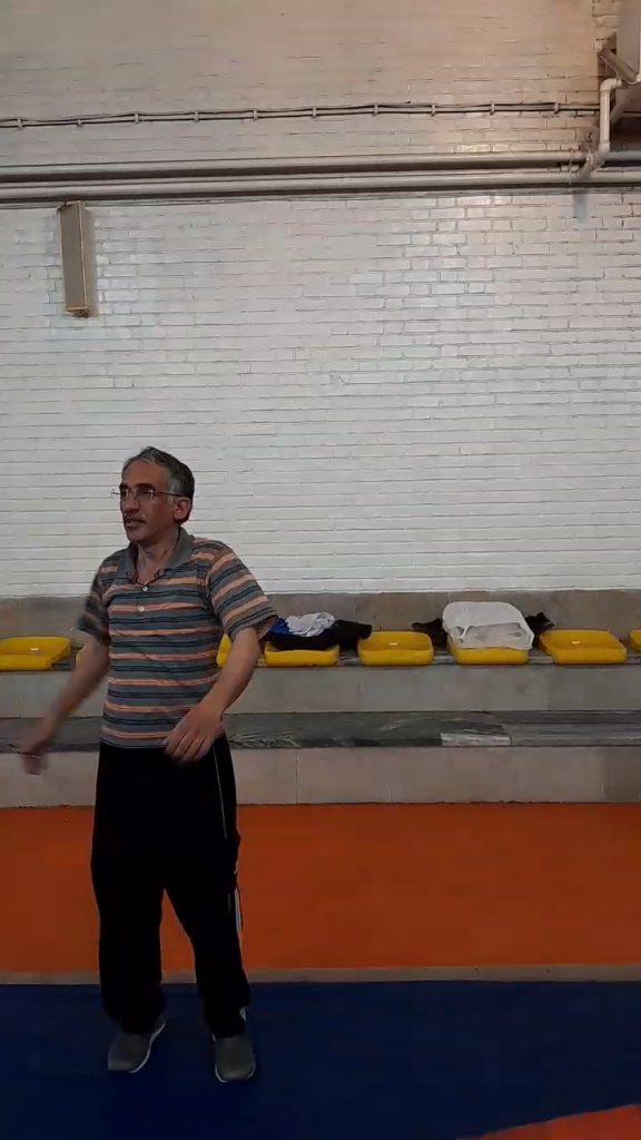 اجرای ورزش صبحگاهی هیئت ورزشهای همگانی نهاوند در سالن کشتی مهندس علیمرادیان نهاوند
