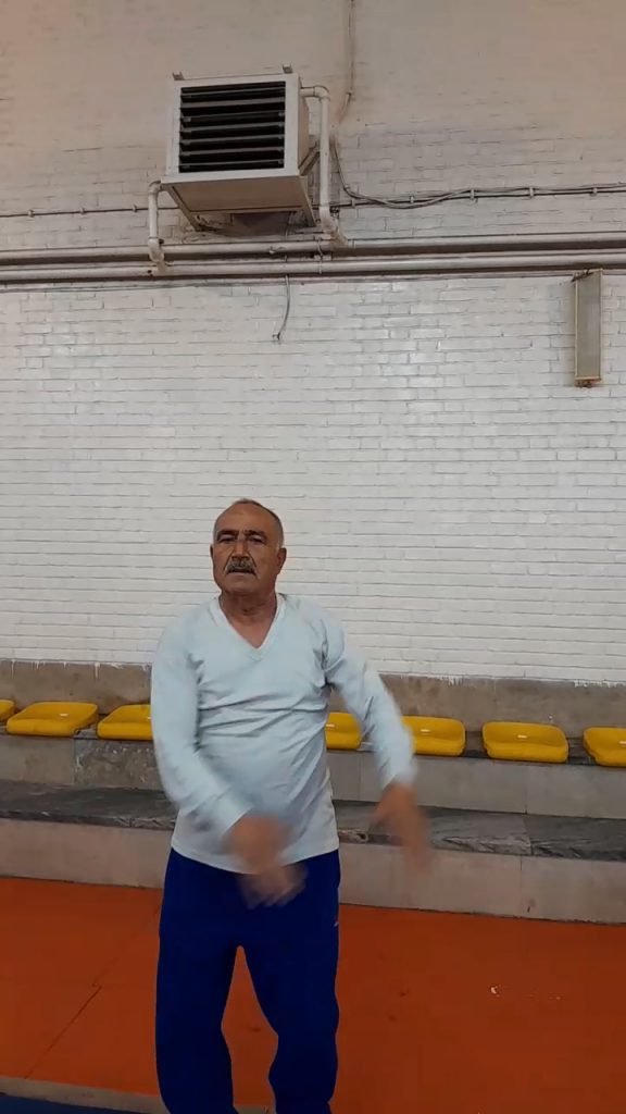 اجرای ورزش صبحگاهی هیئت ورزشهای همگانی نهاوند در سالن کشتی مهندس علیمرادیان نهاوند