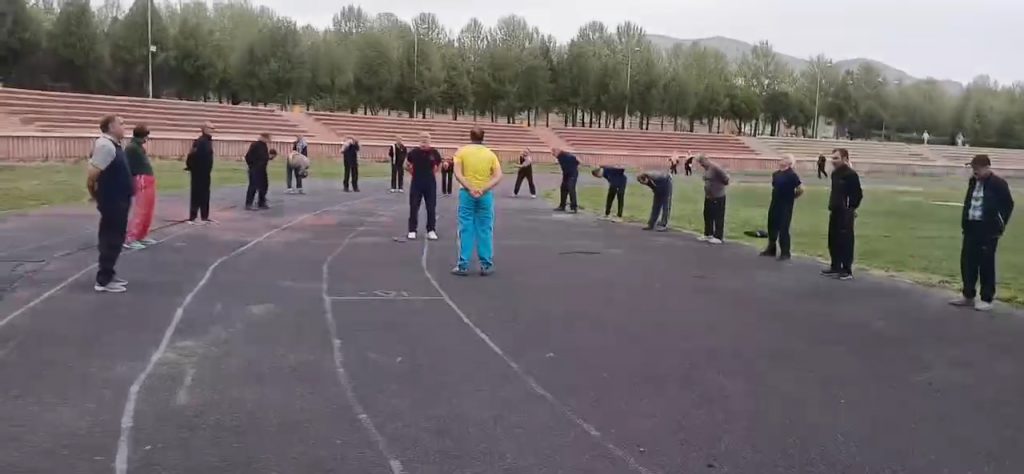 اجرای ورزش صبحگاهی هیئت ورزشهای همگانی نهاوند در استادیوم علیمرادیان