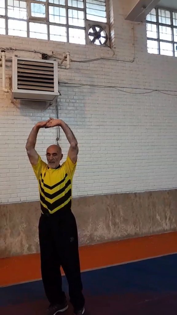 اجرای ورزش صبحگاهی هیئت ورزشهای همگانی نهاوند در سالن کشتی مهندس علیمرادیان نهاوند